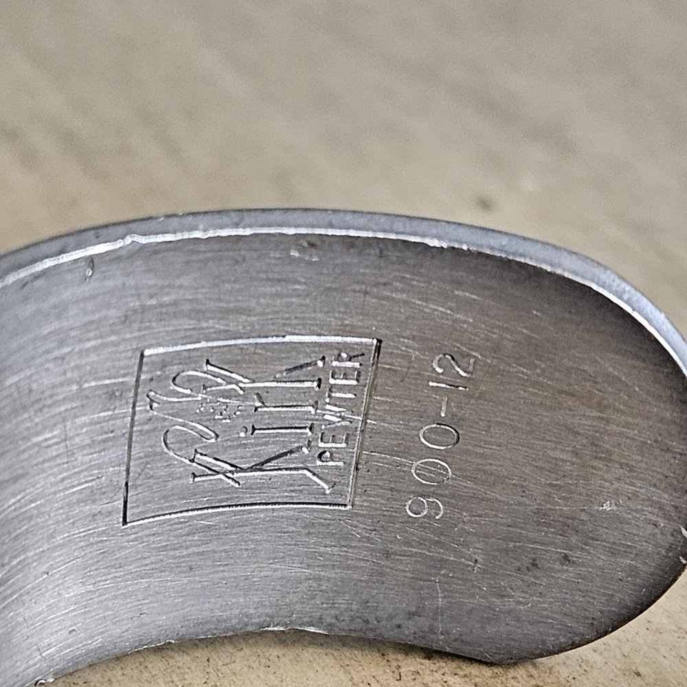 Vintage Wide Cuff Floral Engraved Bracelet Signed Narcissus 900-12 Kirk Pewter - Picture 6 of 10